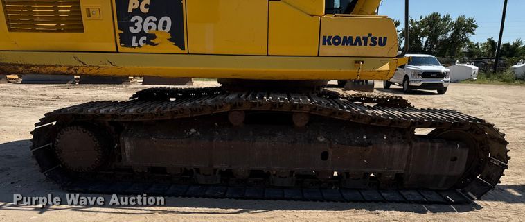 image for item ED5883 2017 Komatsu PC360LC-11 excavator