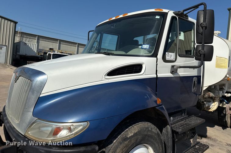 image for item ED5885 2012 International 4300 water truck