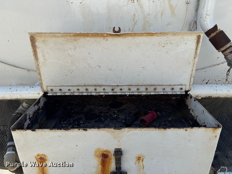 image for item ED5885 2012 International 4300 water truck