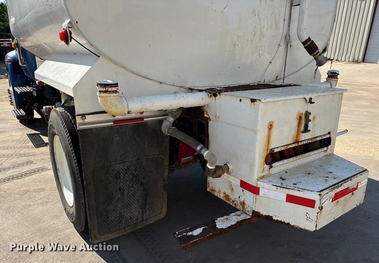 image for item ED5885 2012 International 4300 water truck