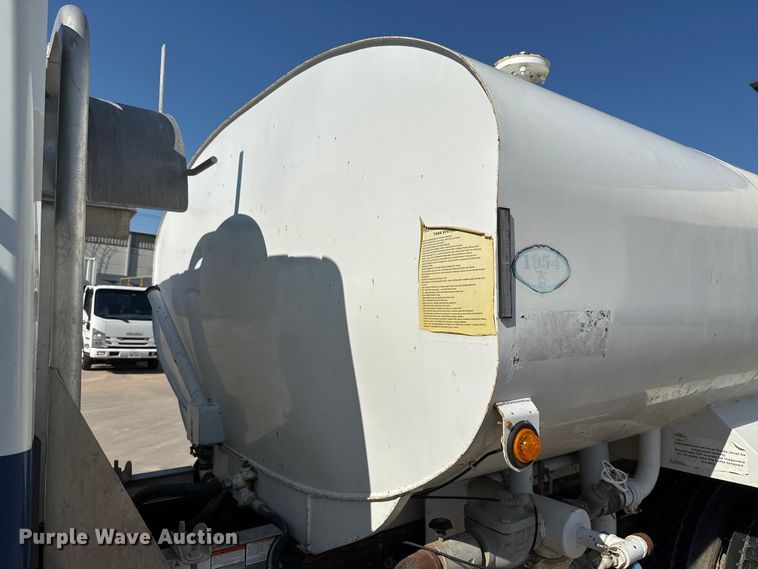 image for item ED5885 2012 International 4300 water truck