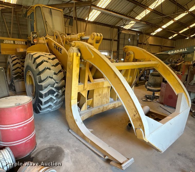 image for item ED5887 1994 John Deere 744E wheel loader