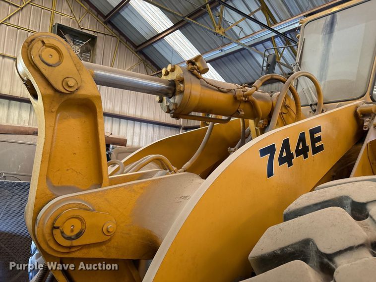 image for item ED5887 1994 John Deere 744E wheel loader