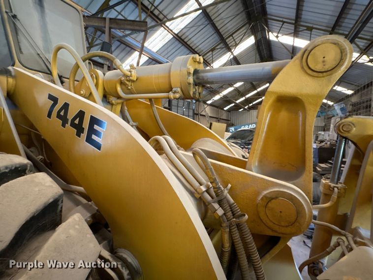 image for item ED5887 1994 John Deere 744E wheel loader