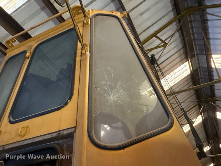 image for item ED5887 1994 John Deere 744E wheel loader