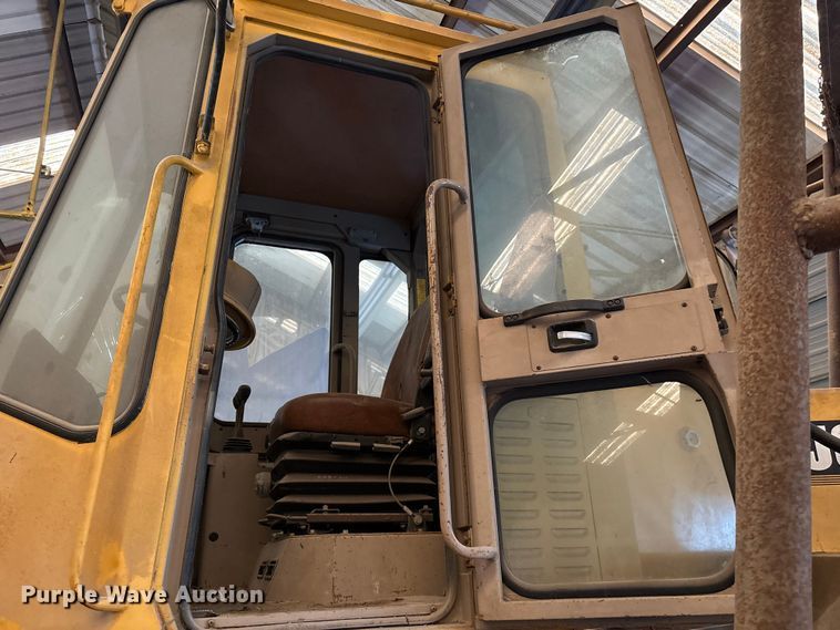 image for item ED5887 1994 John Deere 744E wheel loader