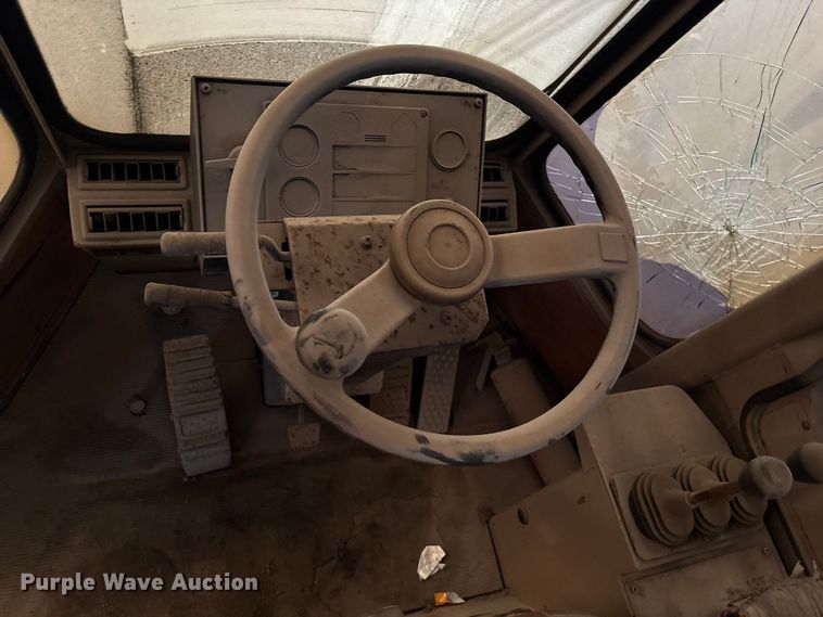 image for item ED5887 1994 John Deere 744E wheel loader