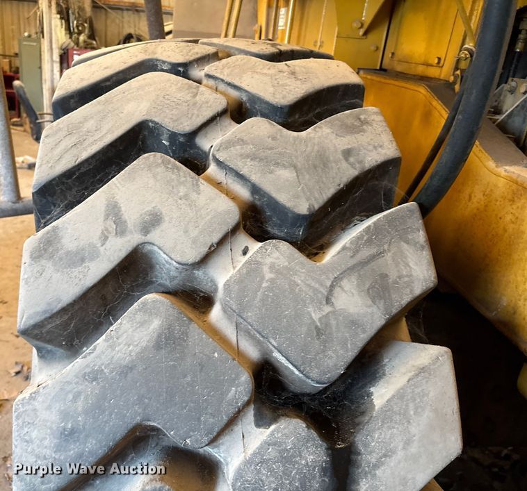 image for item ED5887 1994 John Deere 744E wheel loader