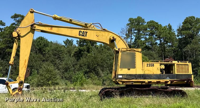 image for item ED5894 1986 Caterpillar 235B excavator