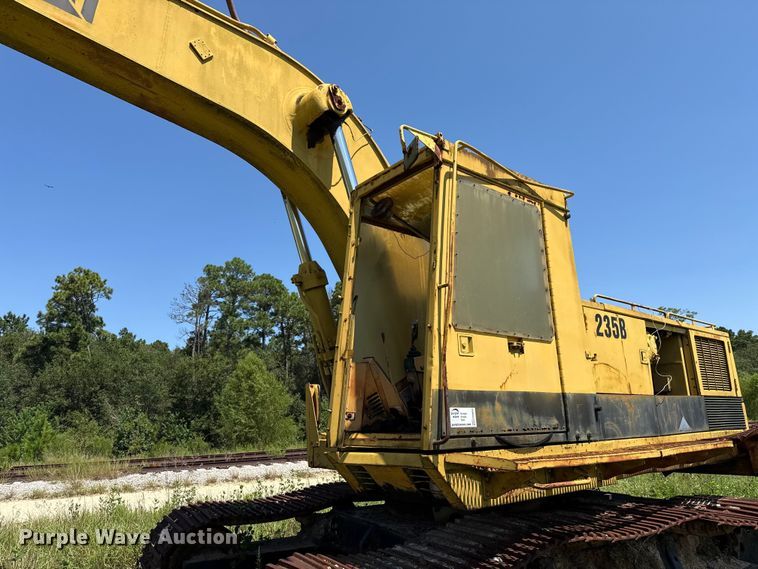 image for item ED5894 1986 Caterpillar 235B excavator
