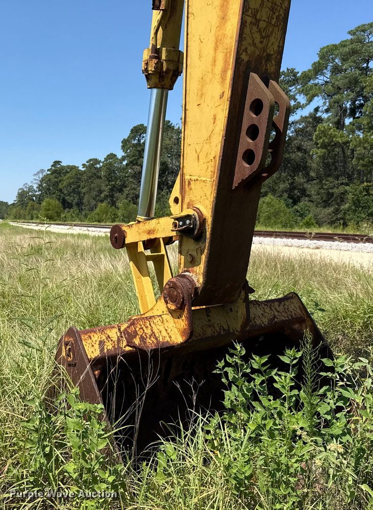 image for item ED5894 1986 Caterpillar 235B excavator