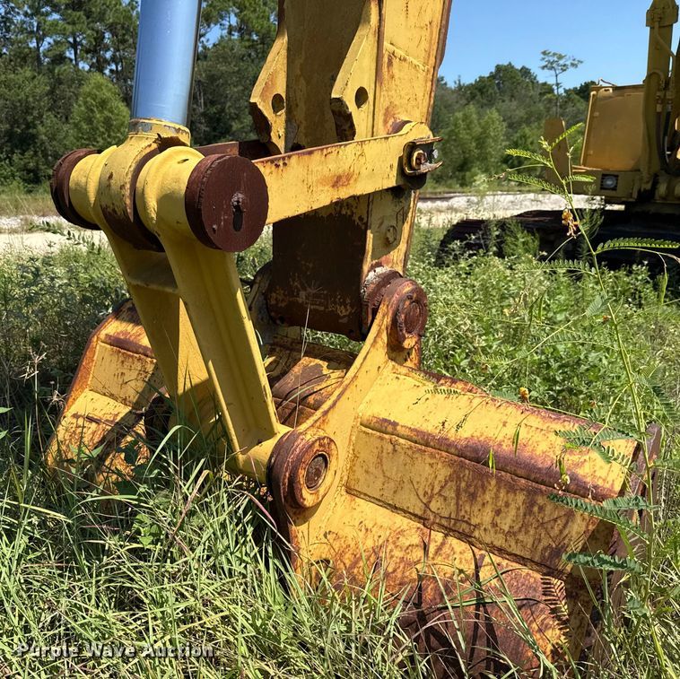 image for item ED5894 1986 Caterpillar 235B excavator