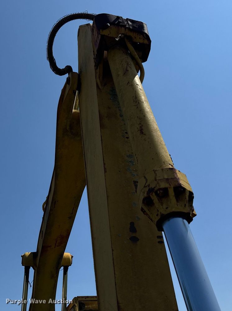 image for item ED5894 1986 Caterpillar 235B excavator