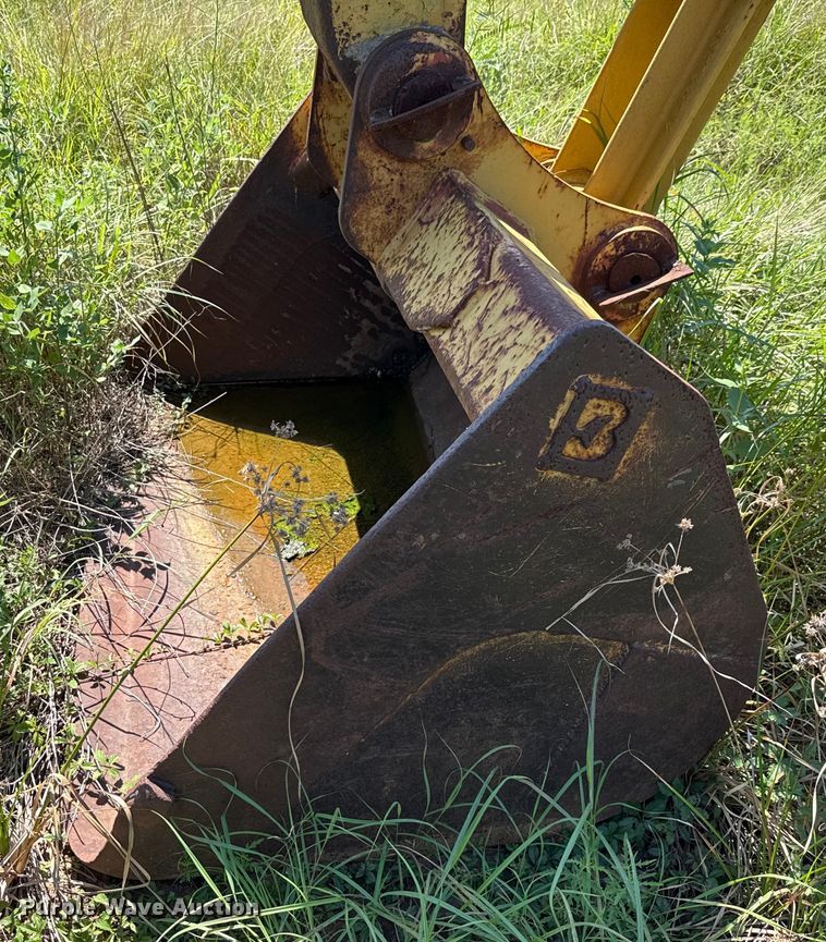 image for item ED5894 1986 Caterpillar 235B excavator