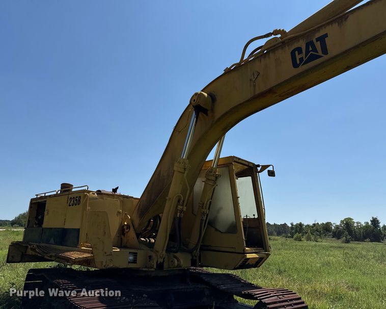 image for item ED5894 1986 Caterpillar 235B excavator