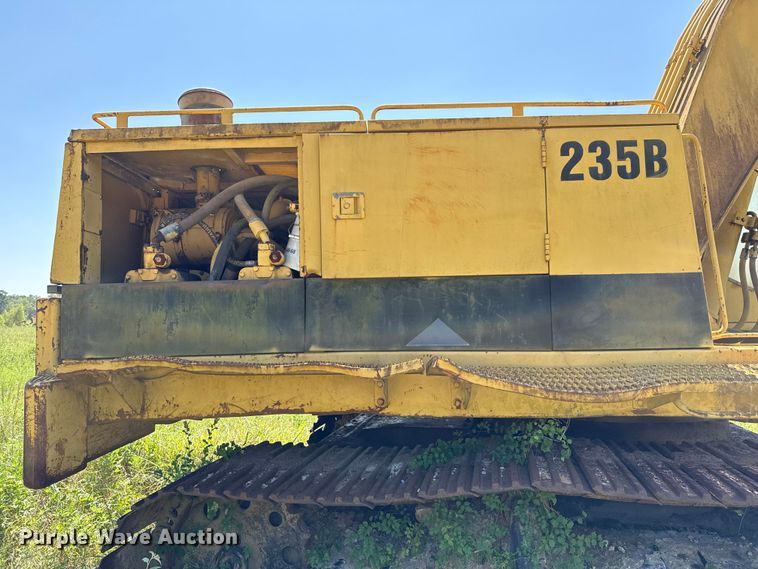 image for item ED5894 1986 Caterpillar 235B excavator