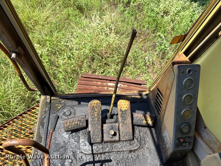 image for item ED5894 1986 Caterpillar 235B excavator