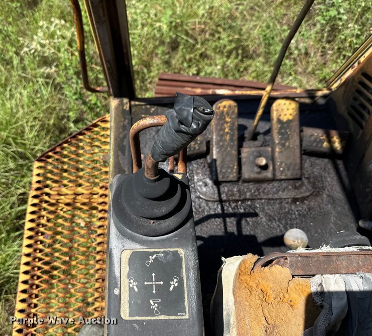 image for item ED5894 1986 Caterpillar 235B excavator