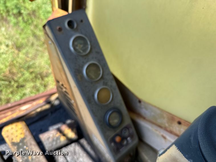 image for item ED5894 1986 Caterpillar 235B excavator