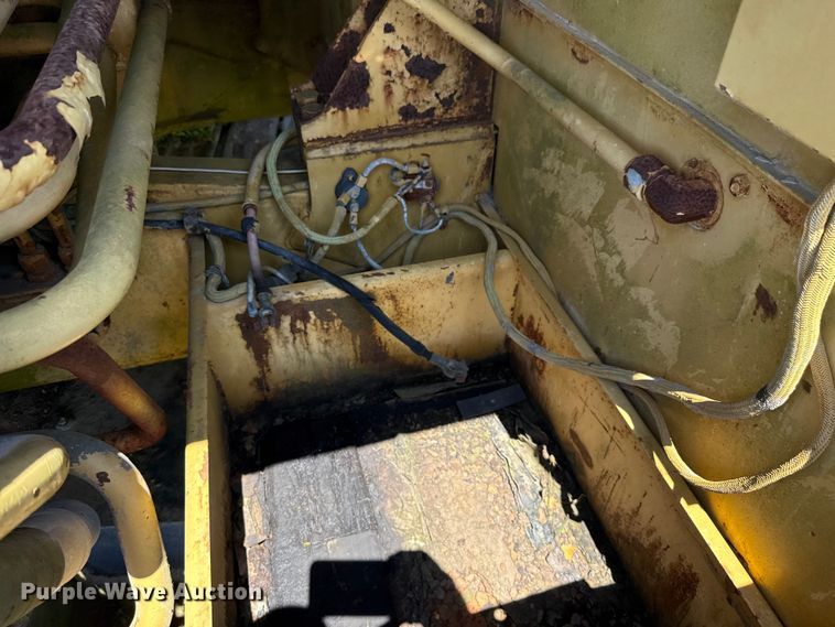 image for item ED5894 1986 Caterpillar 235B excavator