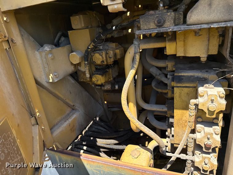 image for item ED5894 1986 Caterpillar 235B excavator