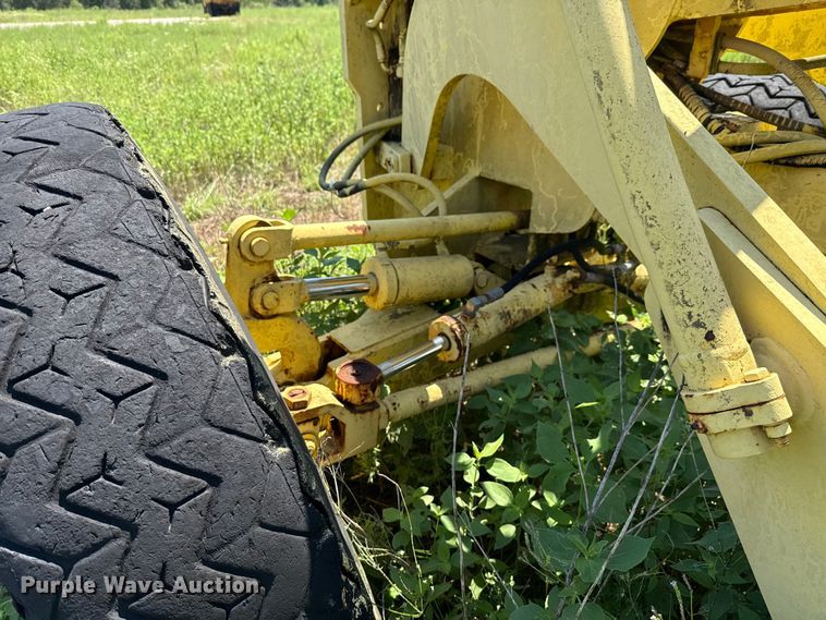 image for item ED5895 1991 Champion 720A motor grader