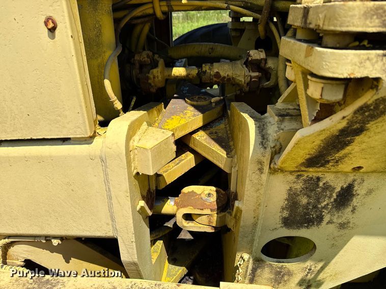 image for item ED5895 1991 Champion 720A motor grader