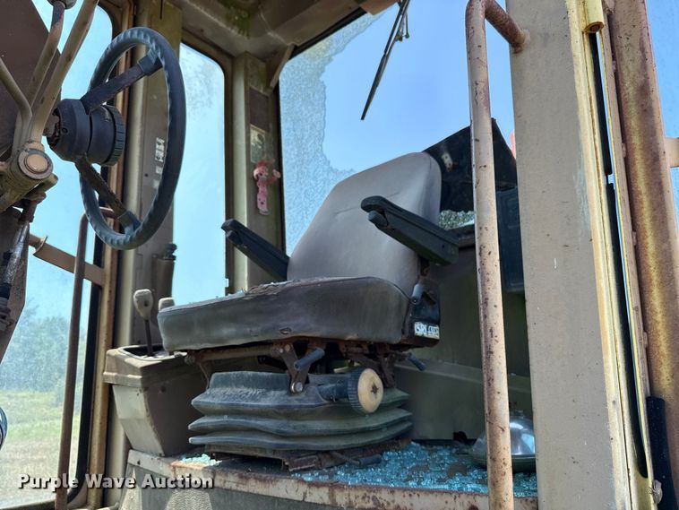 image for item ED5895 1991 Champion 720A motor grader