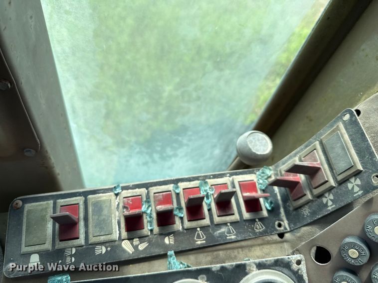 image for item ED5895 1991 Champion 720A motor grader