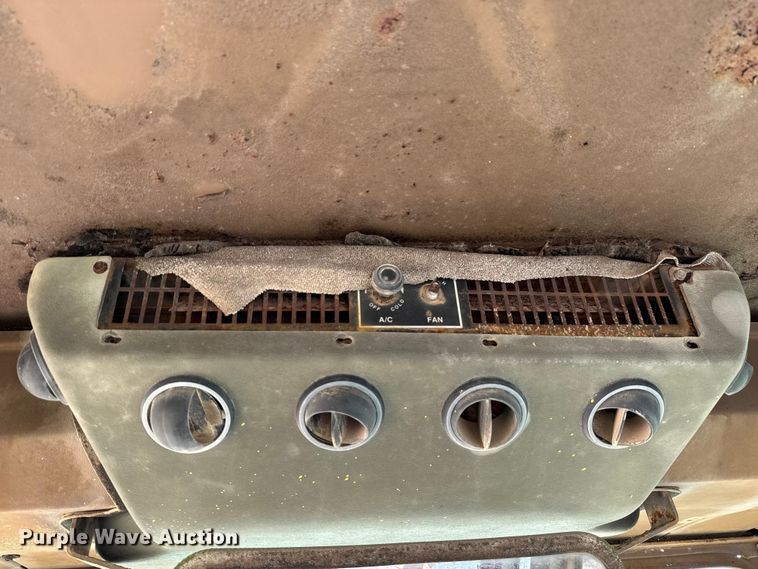 image for item ED5895 1991 Champion 720A motor grader