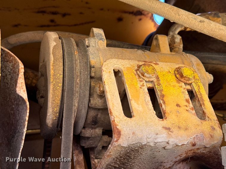 image for item ED5895 1991 Champion 720A motor grader