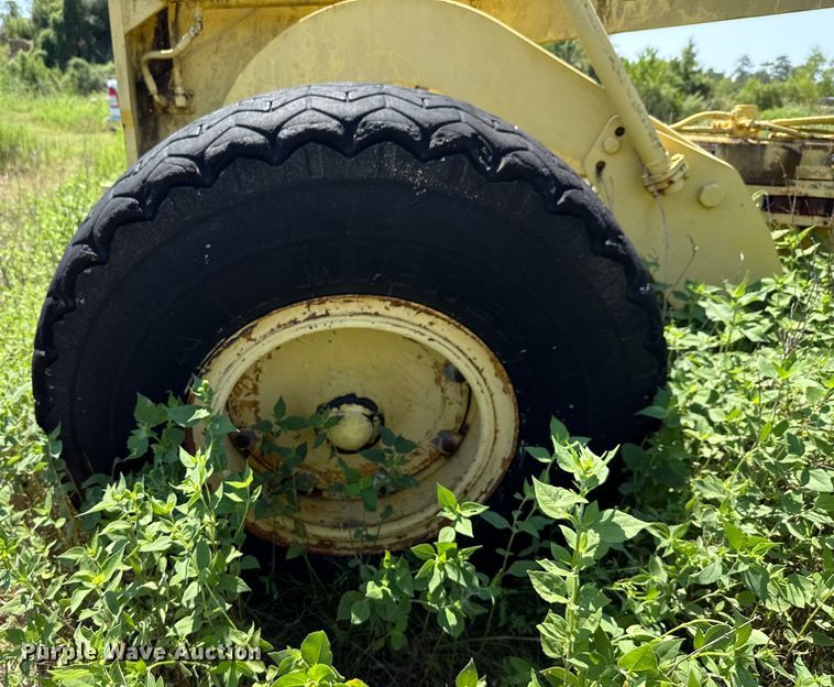 image for item ED5895 1991 Champion 720A motor grader