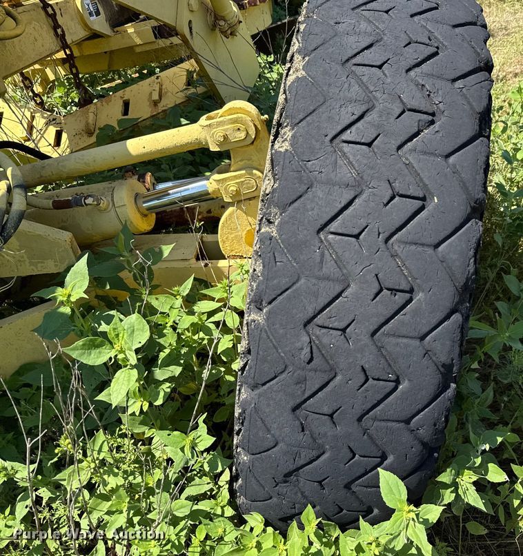 image for item ED5895 1991 Champion 720A motor grader