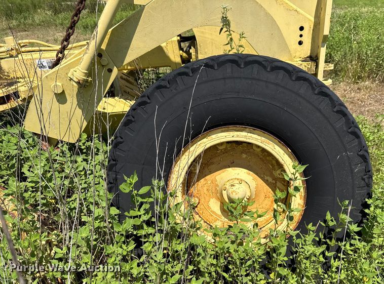 image for item ED5895 1991 Champion 720A motor grader