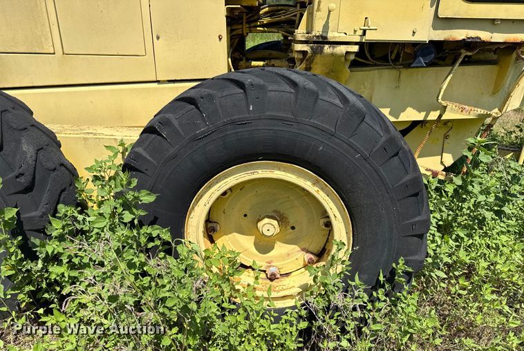 image for item ED5895 1991 Champion 720A motor grader