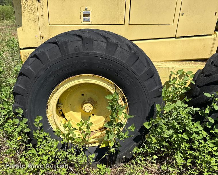 image for item ED5895 1991 Champion 720A motor grader