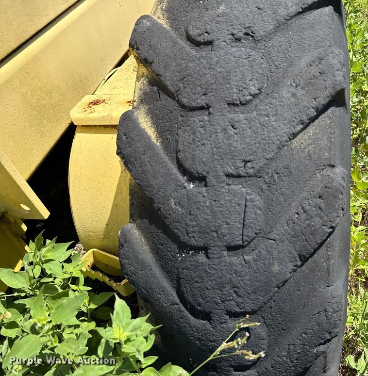 image for item ED5895 1991 Champion 720A motor grader