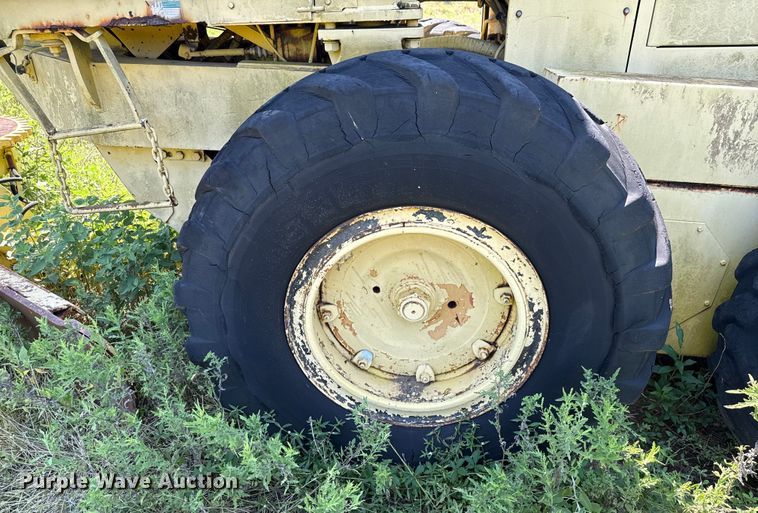 image for item ED5895 1991 Champion 720A motor grader