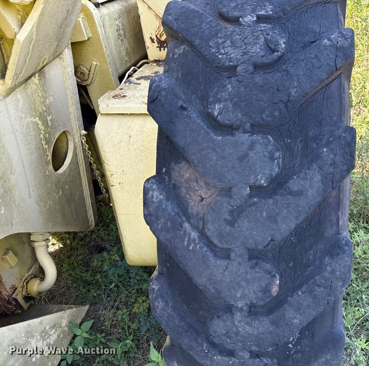 image for item ED5895 1991 Champion 720A motor grader