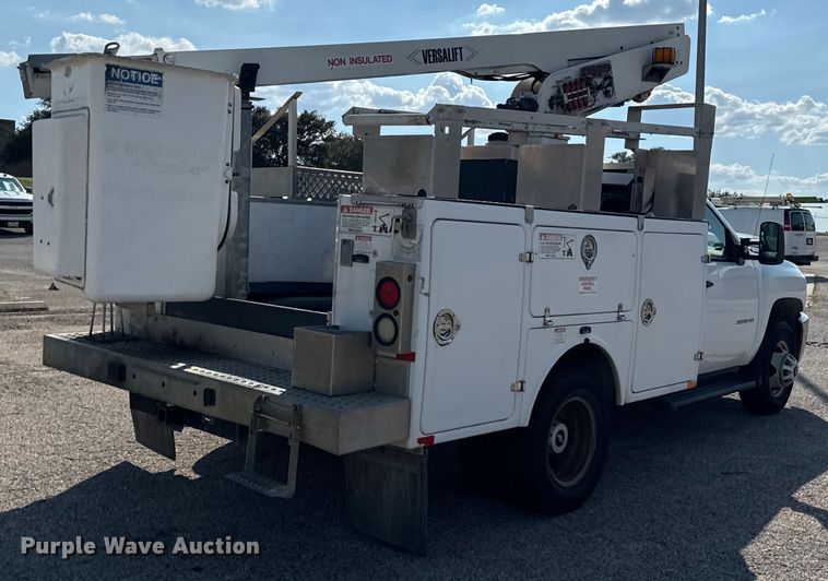 image for item ED5901 2013 Chevrolet Silverado 3500 HD bucket truck