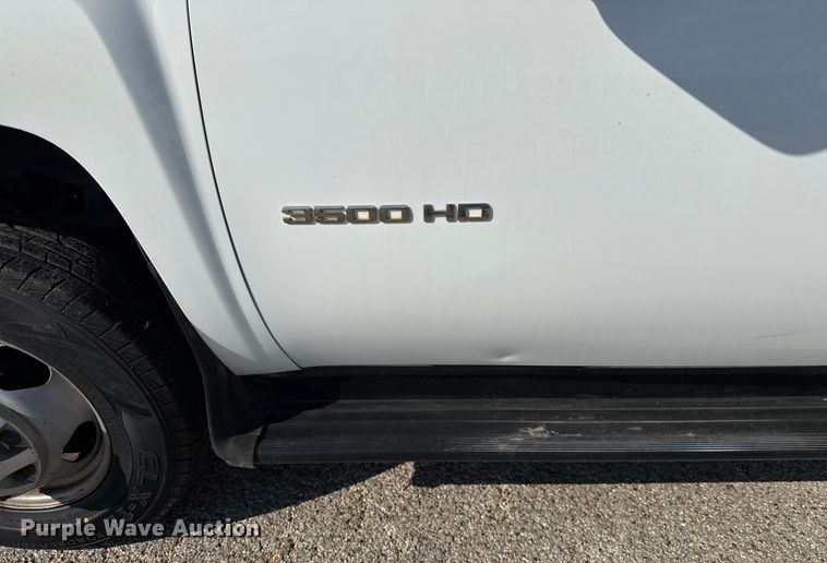 image for item ED5901 2013 Chevrolet Silverado 3500 HD bucket truck