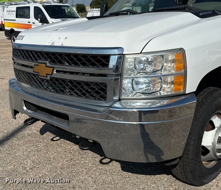 image for item ED5901 2013 Chevrolet Silverado 3500 HD bucket truck