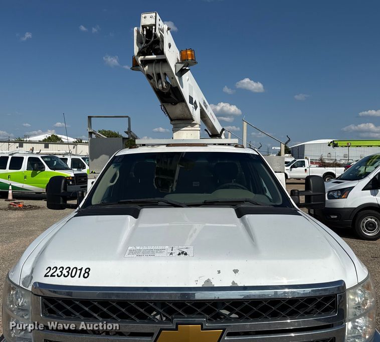 image for item ED5901 2013 Chevrolet Silverado 3500 HD bucket truck