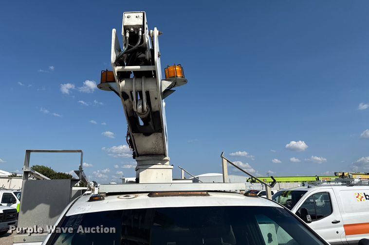 image for item ED5901 2013 Chevrolet Silverado 3500 HD bucket truck