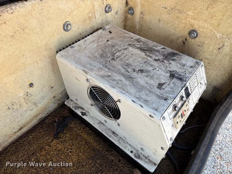 image for item ED5901 2013 Chevrolet Silverado 3500 HD bucket truck