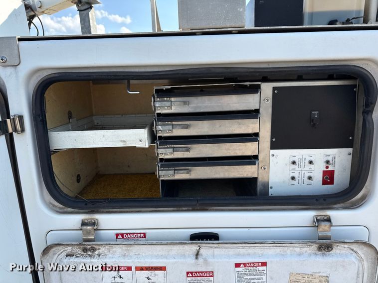 image for item ED5901 2013 Chevrolet Silverado 3500 HD bucket truck