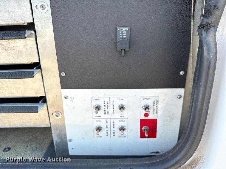 image for item ED5901 2013 Chevrolet Silverado 3500 HD bucket truck