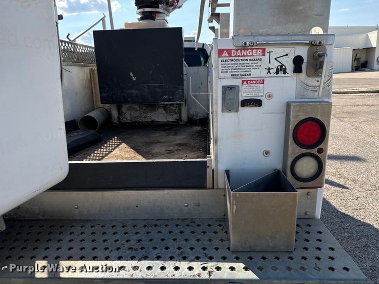 image for item ED5901 2013 Chevrolet Silverado 3500 HD bucket truck