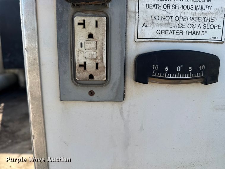 image for item ED5901 2013 Chevrolet Silverado 3500 HD bucket truck