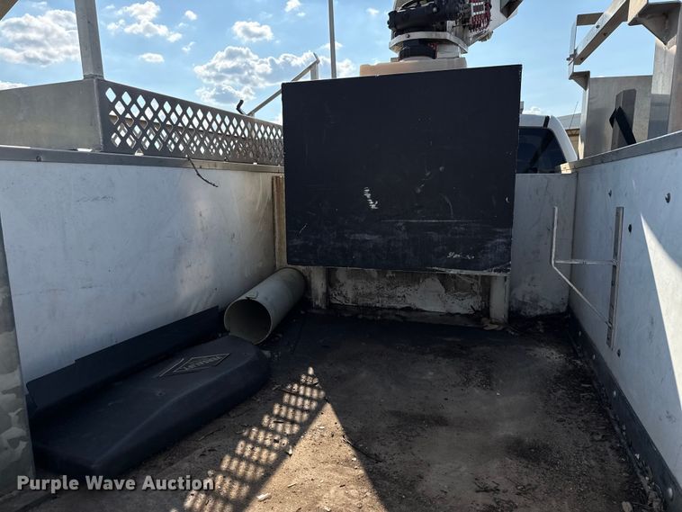 image for item ED5901 2013 Chevrolet Silverado 3500 HD bucket truck